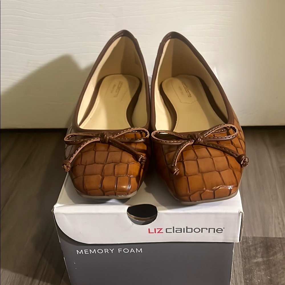 Liz Claiborne Women's Brown Flats